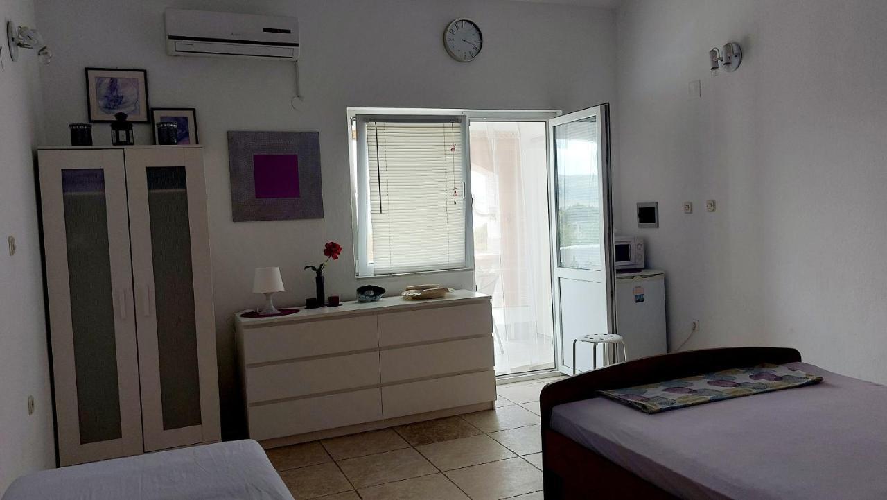 Arts Room Jasmina With Sea View Bikers And Pets Are Welcome Starigrad Paklenica Εξωτερικό φωτογραφία