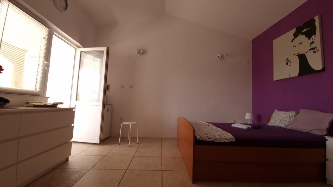 Arts Room Jasmina With Sea View Bikers And Pets Are Welcome Starigrad Paklenica Εξωτερικό φωτογραφία