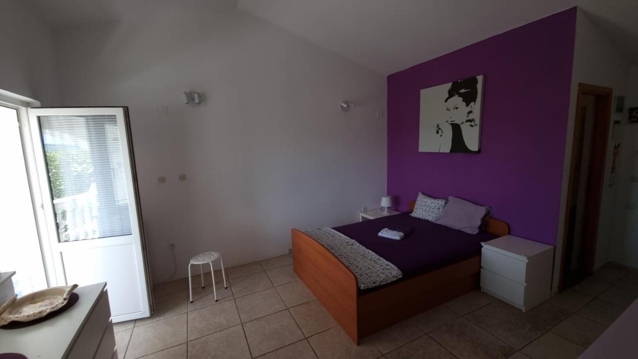 Arts Room Jasmina With Sea View Bikers And Pets Are Welcome Starigrad Paklenica Εξωτερικό φωτογραφία